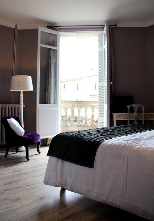Hotel Souvenirs De Familles Saintes Room photo